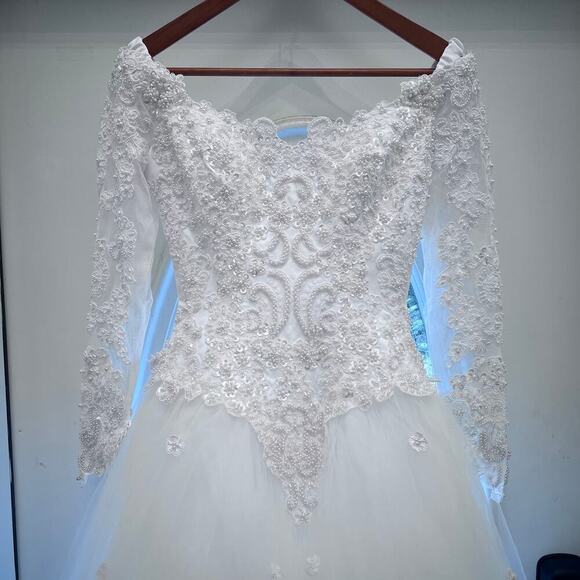 Emme Bridal Princess Beaded Off-the-Shoulder Wedding Dress Detachable Train Sz 4 - Picture 9 of 16